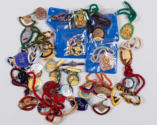 31 Members' badges for Sandown Park Racecourse