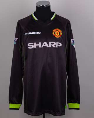 Jesper Blomqvist black No.15 Manchester United v. Southampton long-sleeved shirt, 1998