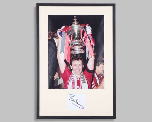 Bryan Robson signed Manchester United framed photograph presentation,