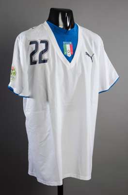 Massimo Oddo white Italy 2006 World Cup No.22 jersey, match-prepared short-sleeve, FIFA tournament sleeve badge, the reverse lettered ODDO