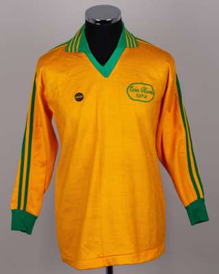 Pat Jennings yellow and green No.1 Eoin Hand Testimonial goalkeepers shirt, 1979