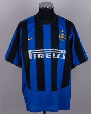 An Adriano autographed Inter Milan replica short-sleeved shirt