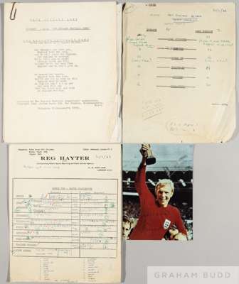 Bobby Moore signed colour photograph, the famous image of the England 1966 World Cup