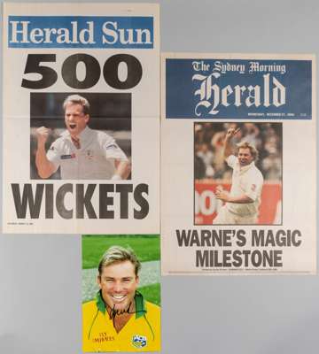 SHANE WARNE (1969-2022) ORIGINAL AUTOGRAPHED COLOUR 12”x8” CRICKET PHOTOGRAPH OF WARNE IN HEAD AND SHOULDERS POSE, WITH TWO ORIGINAL LARGE ORIGINAL NE