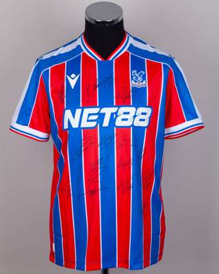 Crystal Palace v. Leeds United match issued, squad signed Premier League shirt 2026