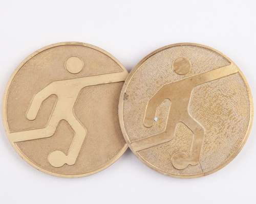 Sammy Lee two gilt-metal Challenge Europeen football medals, 1982 and 1984