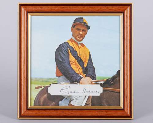 Picture of the jockey Sir Gordon Richards with inset autograph
