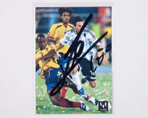 Lionel Messi autographed Icons No.45 Official Messi Card Collection trading card