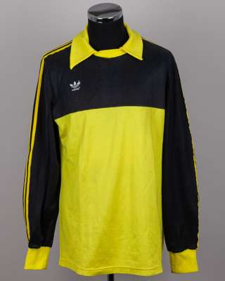 Pat Jennings yellow and black No.1 Northern Ireland goalkeepers shirt