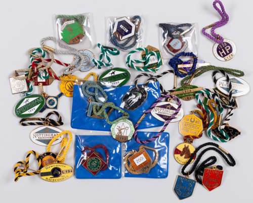 31 Members' badges for mixed racecourses