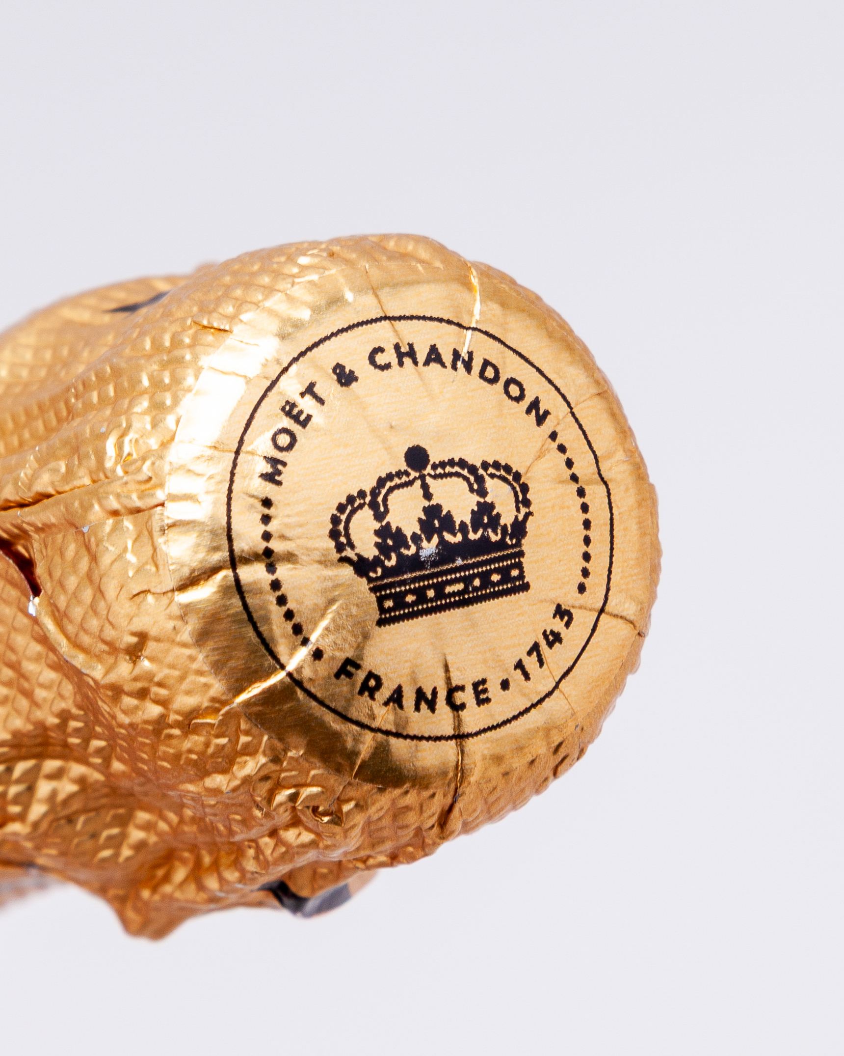 MOËT & CHANDON ゴールドクッション Geoff Hurst a bottle of Moet & Chandon Champagne - Budds | Sports