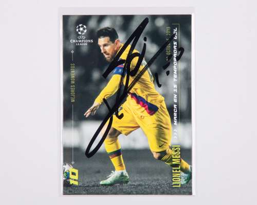 Lionel Messi autographed Barcelona Champions League Topps Mejores Momentos trading card