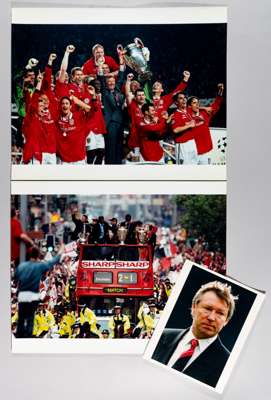SIR ALEX FERGUSON & MANCHESTER UNITED TREBLE WINNERS 1998-99 AUTOGRAPHED FOOTBALL PHOTOGRAPH OF THE THIRTEEN TIME PREMIER LEAGUE CHAMPIONS MANAGER, PL