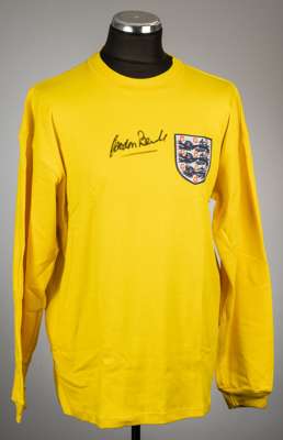 Gordon Banks signed yellow England 1966 World Cup final goalkeeper's retro jersey,
 Chanterie, long-sleeved with national three lion emblem, signed in