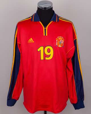Red and blue No.19 Spain v. Croatia long-sleeved shirt, 2000