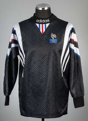 Bernard Lama: a signed black France No.1 international goalkeeping jersey 1996, 

signed to the reverse No.1 in black marker pen, by Adidas, long-slee