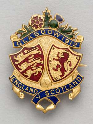 England v Scotland enamelled lapel badge for the Home International Championship, played at Hampden Park, 23rd March 1912,
 obverse enamelled with Eng
