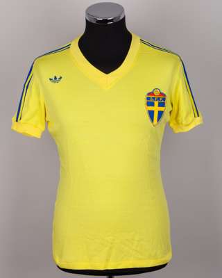 Jim McLean - Kalle Bjorklund yellow and blue No.5 Sweden v. Scotland shirt, 1981
