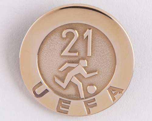 Sammy Lee yellow-metal UEFA Under 21 European Championship winners medal, 1982
