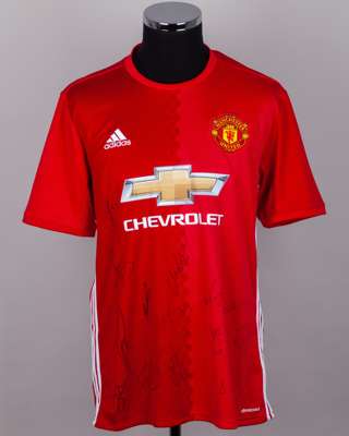 Red Manchester United autographed replica short-sleeved shirt, 2016-17