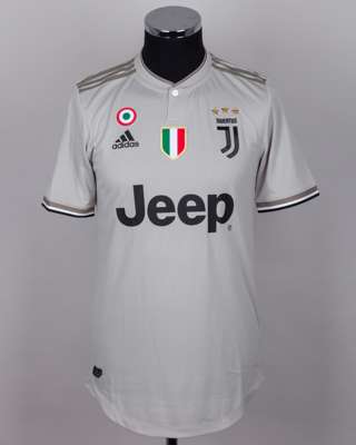 Cristiano Ronaldo grey No.7 Juventus short-sleeved shirt, 2018-19