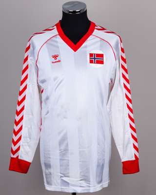 Pal Jacobsen white and red No.17 Norway v. Republic of Ireland long-sleeved shirt, 1985