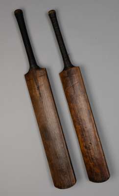 A pair of vintage Don Bradman "Autograph" Sykes used cricket bats,
 both bats are in good condition with signs of use to the face, (2) 

 Donald Bradm