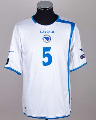 Adnan Mravac white and blue No.5 Bosnia short-sleeved shirt, 2010-11