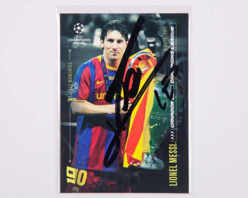 Lionel Messi autographed Barcelona Champions League Topps Mejores Momentos trading card,