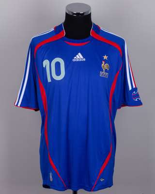 A Zidane autographed France replica short-sleeved shirt