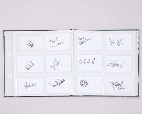 A large folder of golf autographs on card