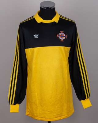 Pat Jennings yellow and black No.1 Northern Ireland goalkeepers shirt, 1985