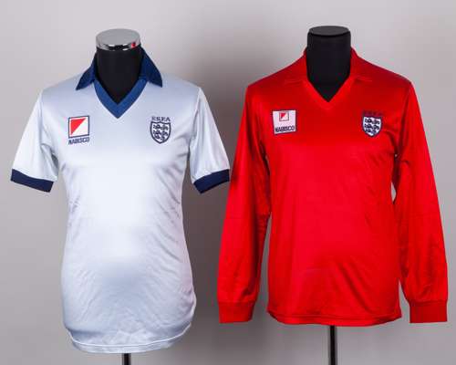 Red No.15 England School Boys long-sleeved shirt, 1980s