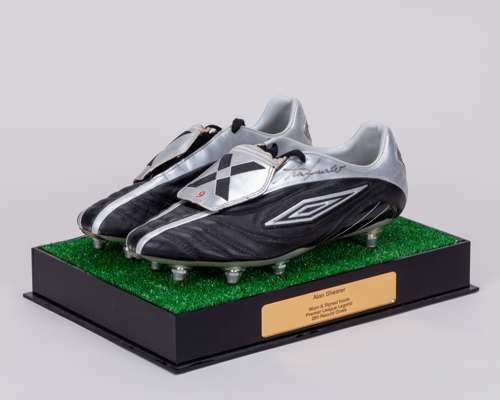 Alan Shearer a pair of Umbro Elite X match worn autographed football boots, 2004