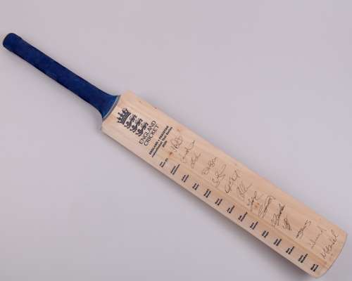 England v. Pakistan #raisethebat Test Series 2020 autographed New Balance cricket bat
