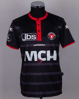Black and red No.19 FC Midtjylland v. Sunderland short-sleeved shirt, 2013