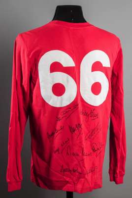 1966 World Cup England commemorative edition jersey signed by 10 of the winning players, signed after the passing of Bobby Moore, signed to the revers