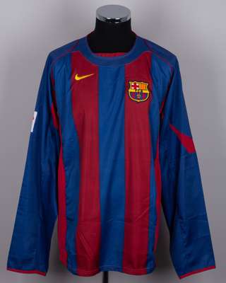 A Barcelona Ronaldinho autographed replica shirt