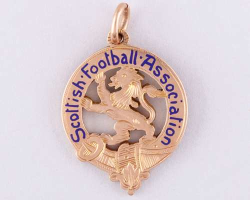 15ct gold and enamel Scottish Football Association medal, 1909-10