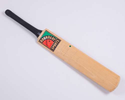Brian Lara autographed Boundary Sports cricket bat scoring 501 for Warwickshire
