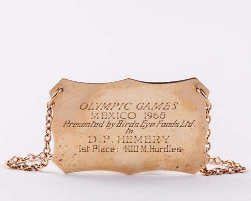 David Hemery 9ct gold decanter tag inscribed OLYMPIC GAMES MEXICO 1968