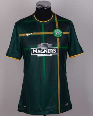 Stuart Armstrong green and yellow No.14 Celtic autographed short-sleeved shirt, 2014-15