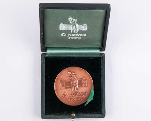 Dickie Bird bronze county cricket NatWest Bank Trophy Final umpire medal, 1995