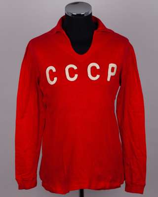 Anatoliy Puzach red and white No.12 USSR match worn long-sleeved shirt, 1969
