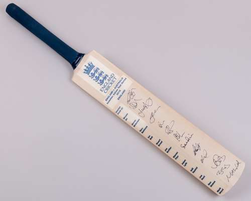 England v. Australia Investec Ashes Test Series 2015 autographed cricket bat