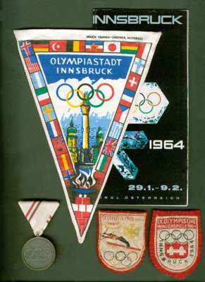 Innsbruck 1964 Winter Olympic Games memorabilia, comprising: an Austrian medal, two cloth badges, a satin pennant and an official programme (5) 