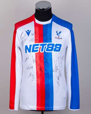 Crystal Palace v. Nottingham Forest (Away) match issued, squad signed Premier League shirt
