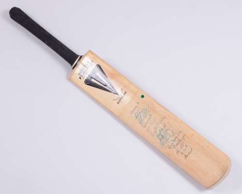 England v. Pakistan 1974 autographed Duncan Fearnley cricket bat