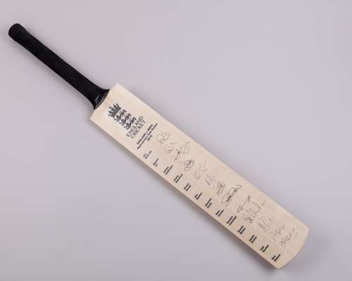England v. India Specsavers Test Series 2018 autographed cricket bat
