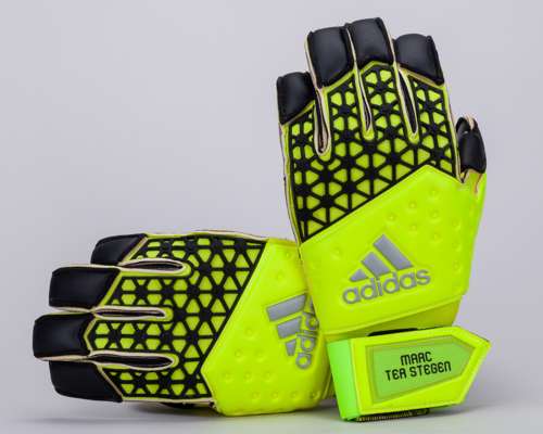 Marc-Andre Ter Stegen yellow and black Adidas goalkeeper gloves, 2015